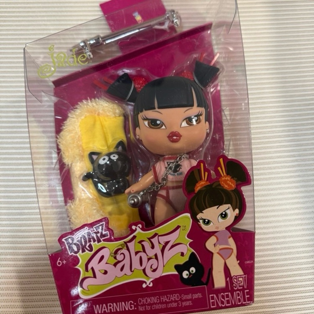 jade kool kat Bratz Babyz Black-Haired Doll with Yellow Plush Pet
